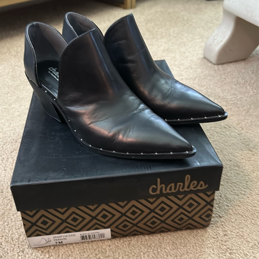 Western style with studs black shoe